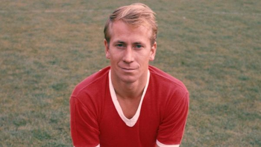 Vị trí số 8 - Sir Bobby Charlton (468 lần khoác áo)